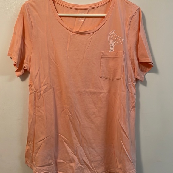Old Navy Tops - Mermaid pocket t